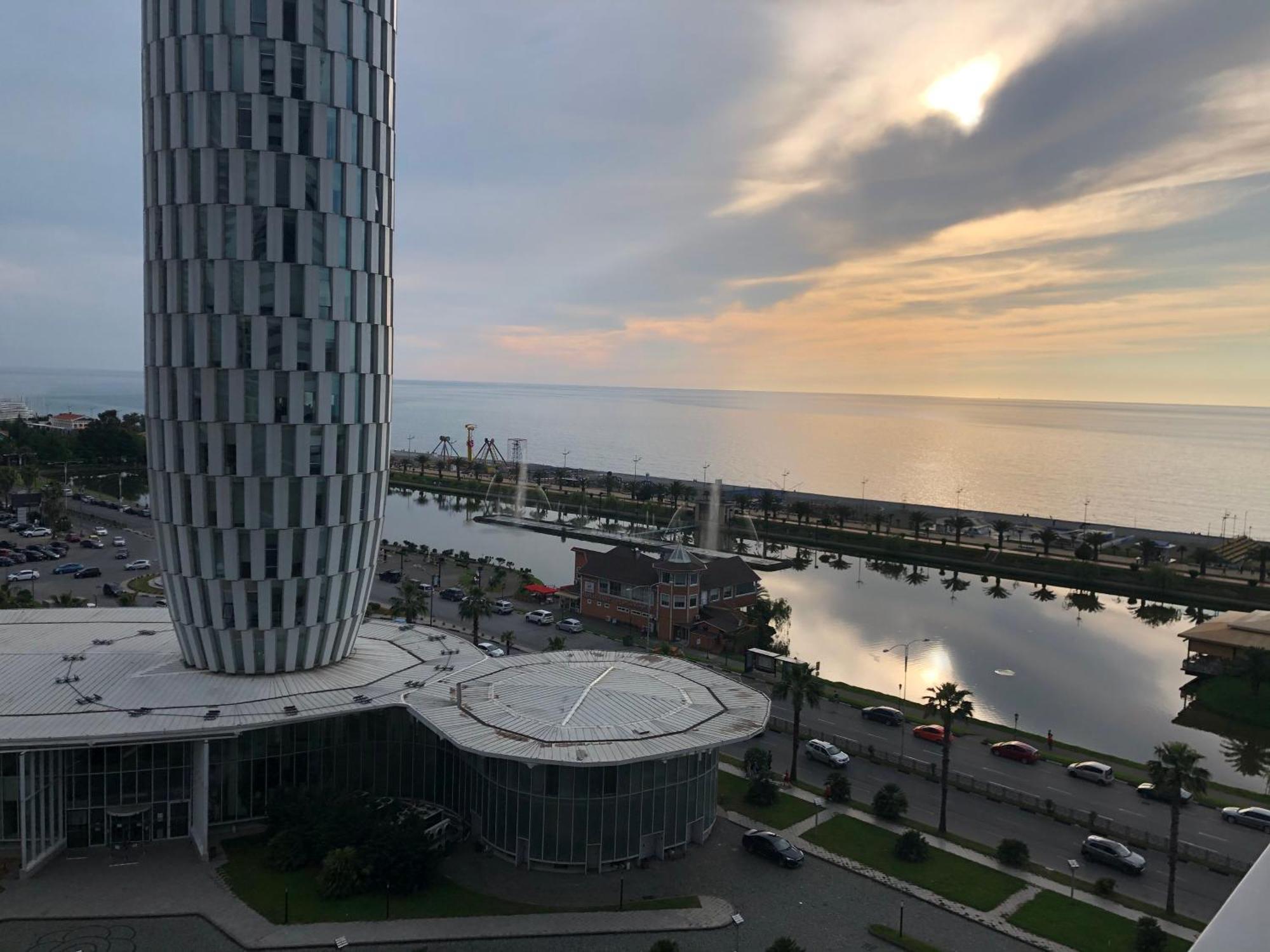 Black Sea VI Dari Apartments Batumi Exterior photo